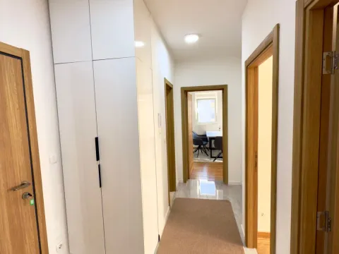 Izdavanje, dvosoban stan, 70m², City Kvart, Podgorica - image 5