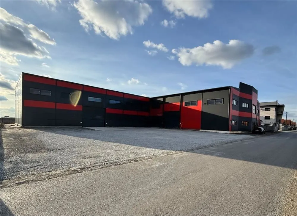 Izdavanje, poslovni prostor, 1500m², Zemun Sve Podlokacije, Beograd