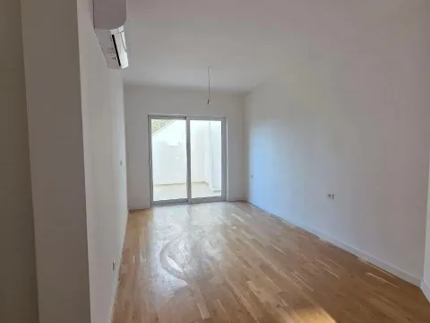Sale, two bedroom apartment, 82m², Bečići, Budva - image 4
