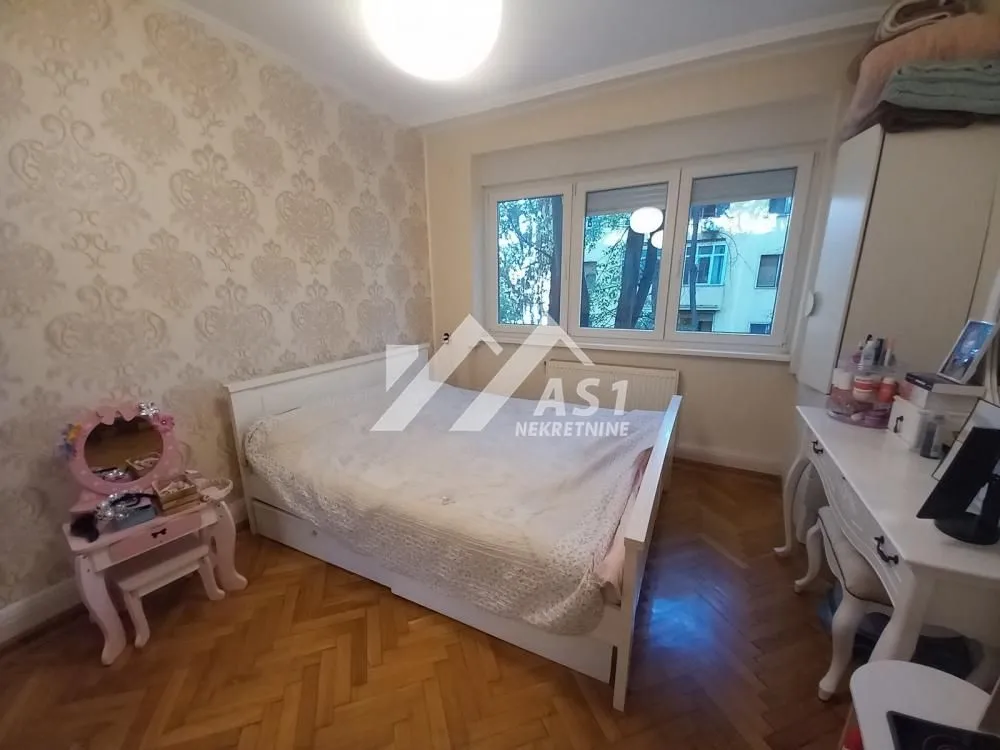 Izdavanje, trosoban stan, 85m², Centar, Novi Sad