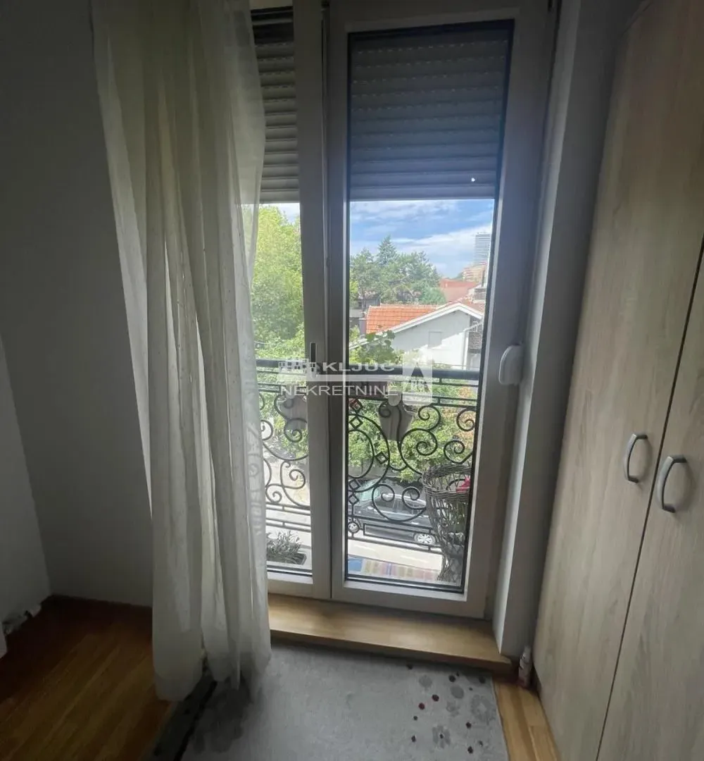 Prodaja, dvosoban stan, 64m², Savski Venac, Beograd