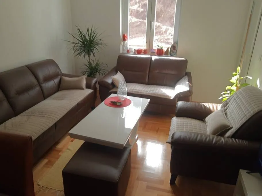 Izdavanje, dvosoban stan, 72m², Dubovica, Budva