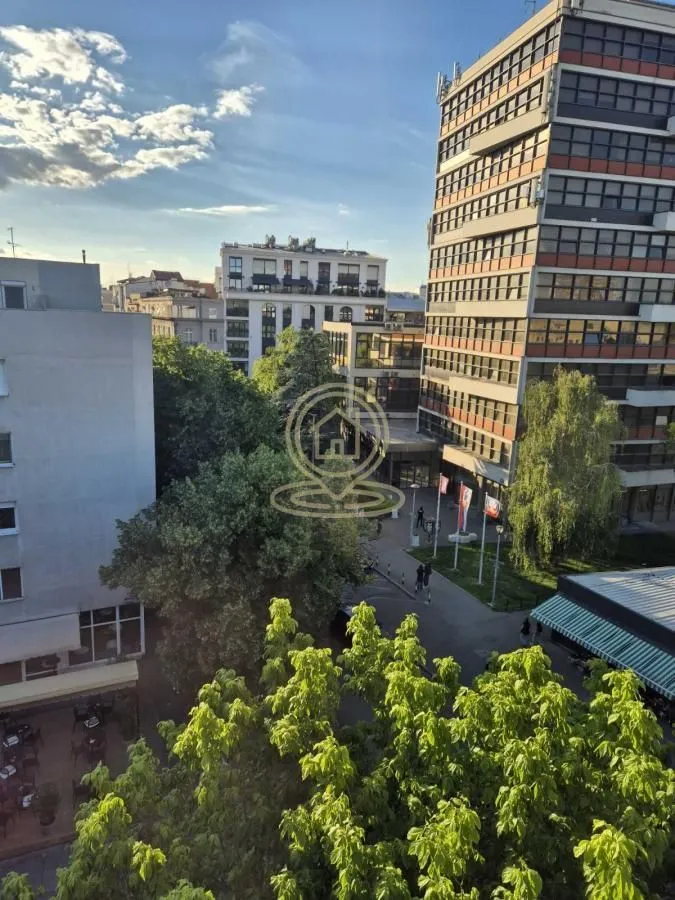 Izdavanje, četvorosoban stan, 106m², Kalenić Pijaca, Vračar Sve Podlokacije