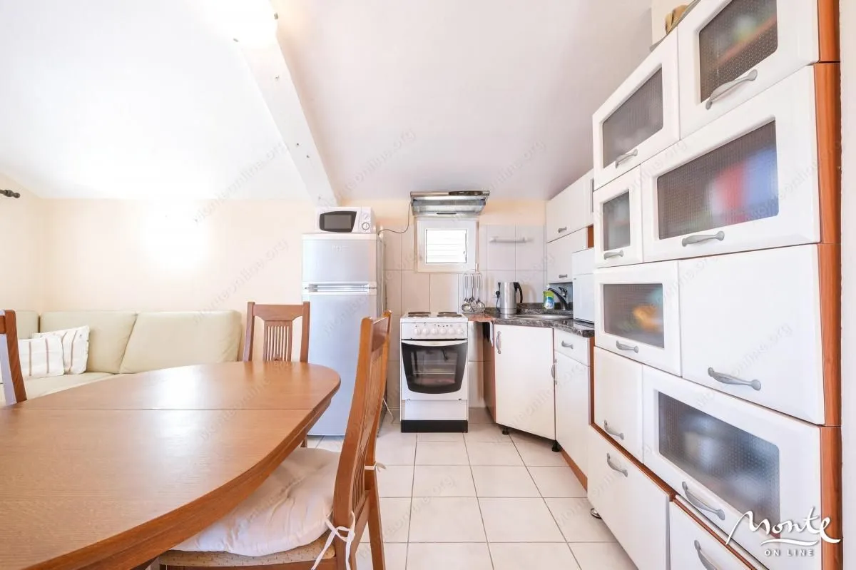 Prodaja, dvosoban stan, 53m², Orahovac, Kotor