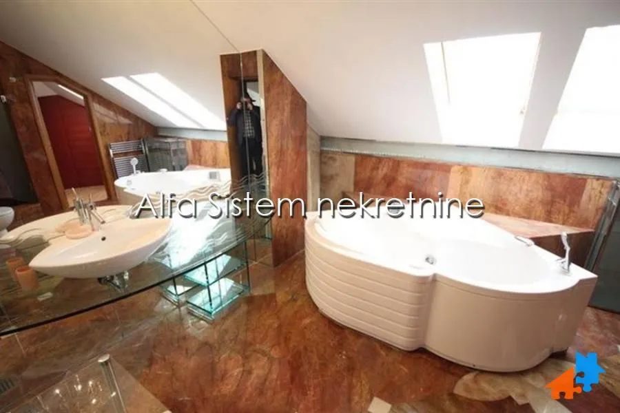 Izdavanje, stan, 220m², Savski Venac, Beograd