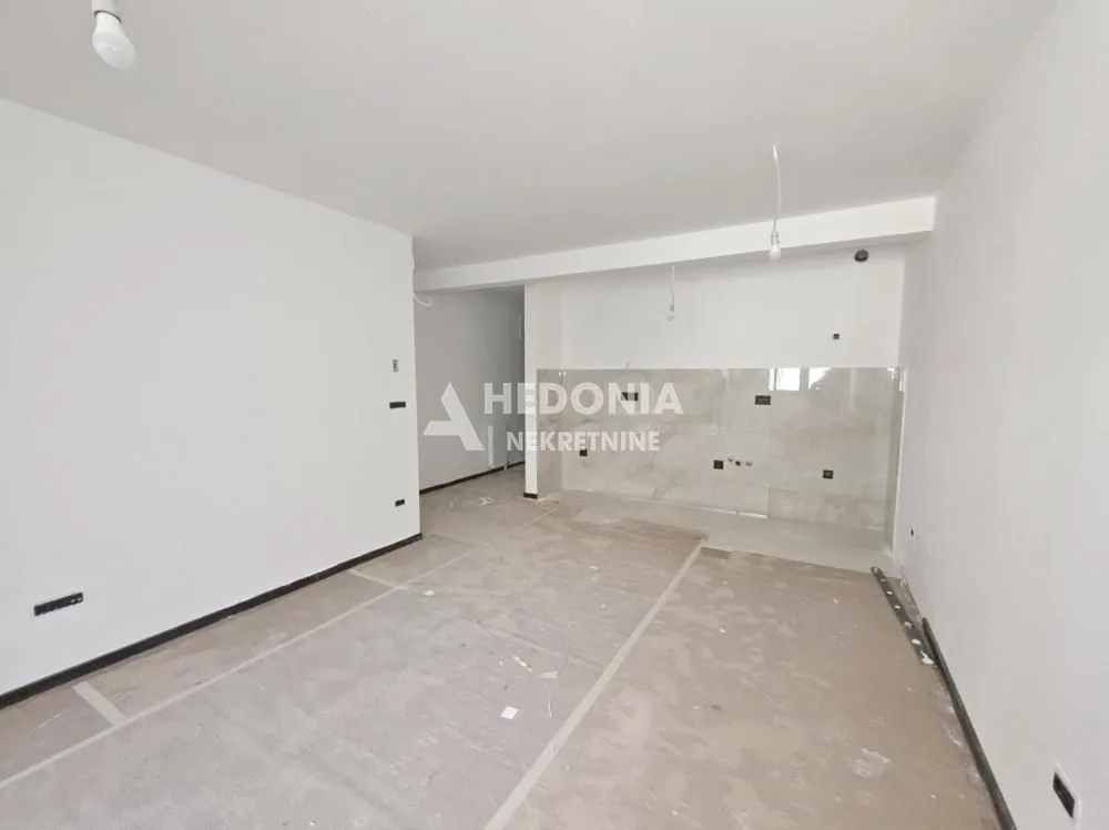 Prodaja, trosoban stan, 66m², Čubura, Beograd