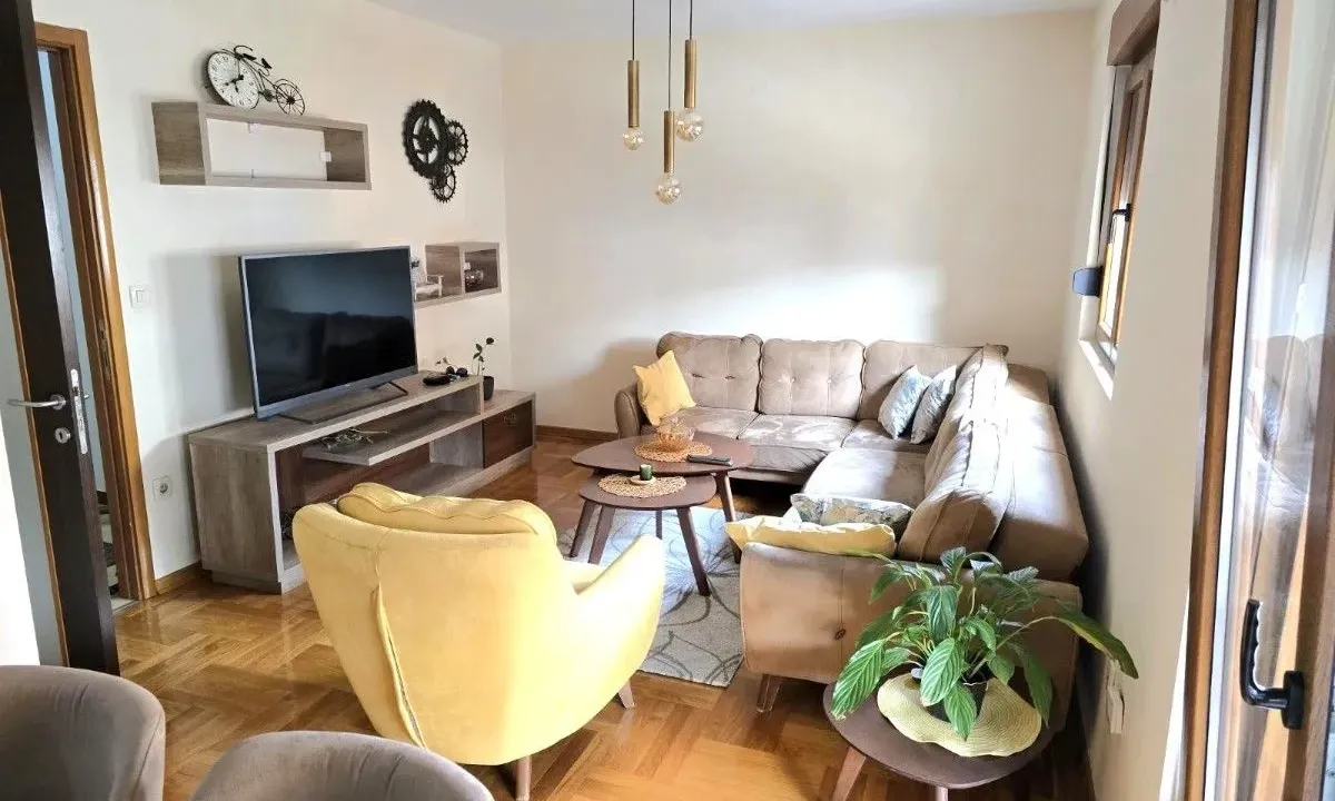 Rent, two bedroom apartment, 70m², Stari Aerodrom, Podgorica