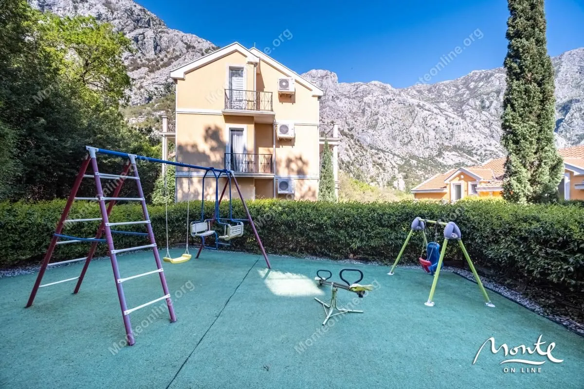 Prodaja, jednosoban stan, 63m², Orahovac, Kotor