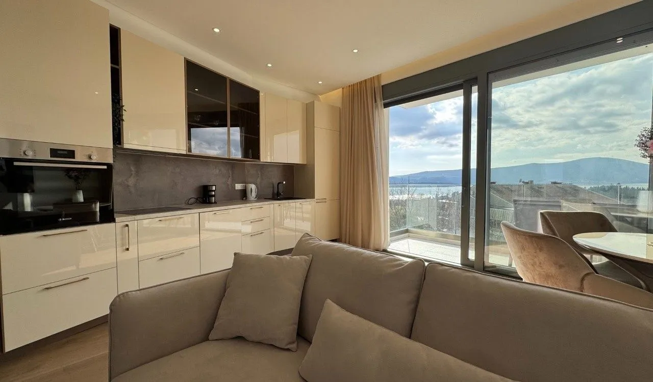 Prodaja, dvosoban stan, 76m², Tivat, Crna Gora