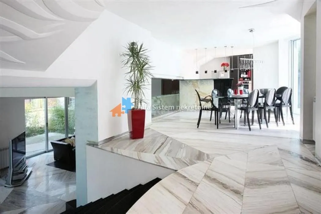 Rent, house, 365m², Uciteljsko Naselje, Zvezdara Sve Podlokacije