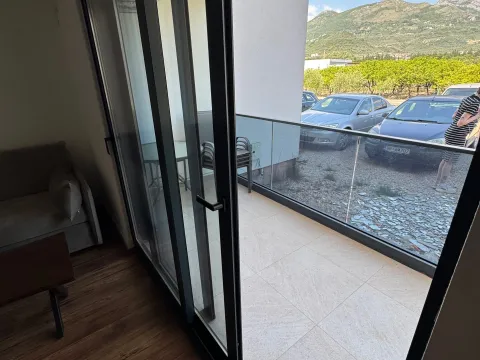 Izdavanje, trosoban stan, 75m², Polje, Bar - image 13