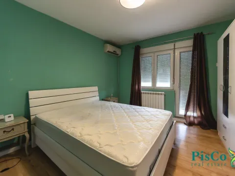 Izdavanje, kuća, 180m², Blok 9, Podgorica - image 12