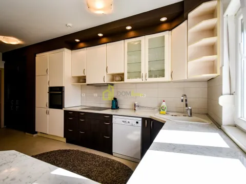 Izdavanje, trosoban stan, 120m², City Kvart, Podgorica - image 21