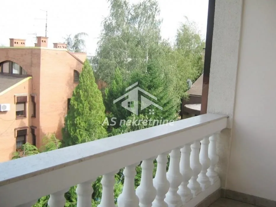 Izdavanje, stan, 200m², Savski Venac, Beograd