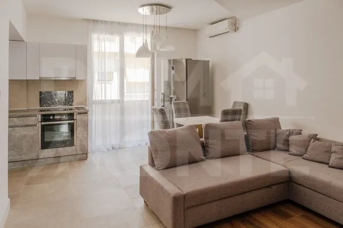Izdavanje, dvosoban stan, 70m², Tivat, Crna Gora