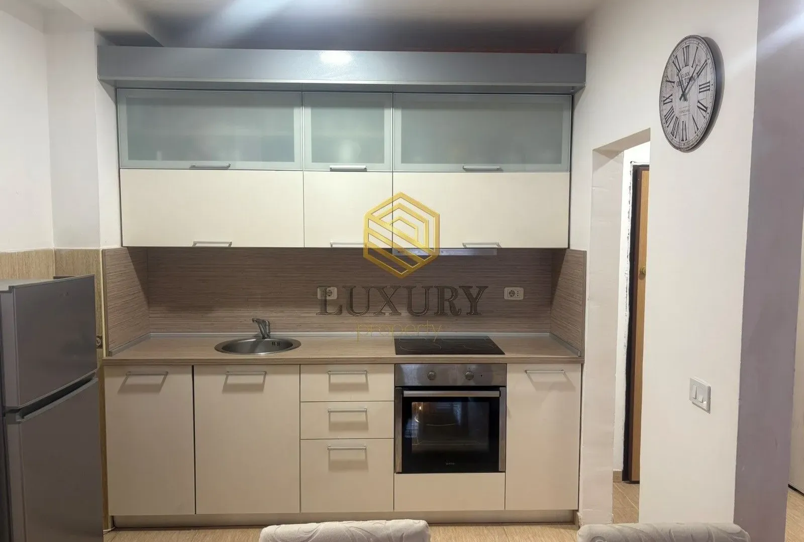 Izdavanje, jednosoban stan, 84m², Bonići, Tivat