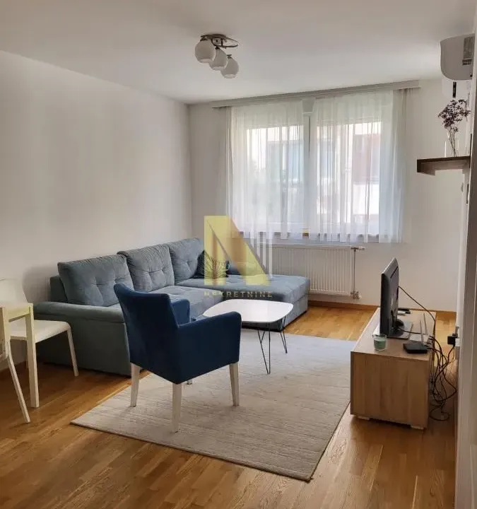 Izdavanje, jednosoban stan, 37m², Centar, Novi Sad
