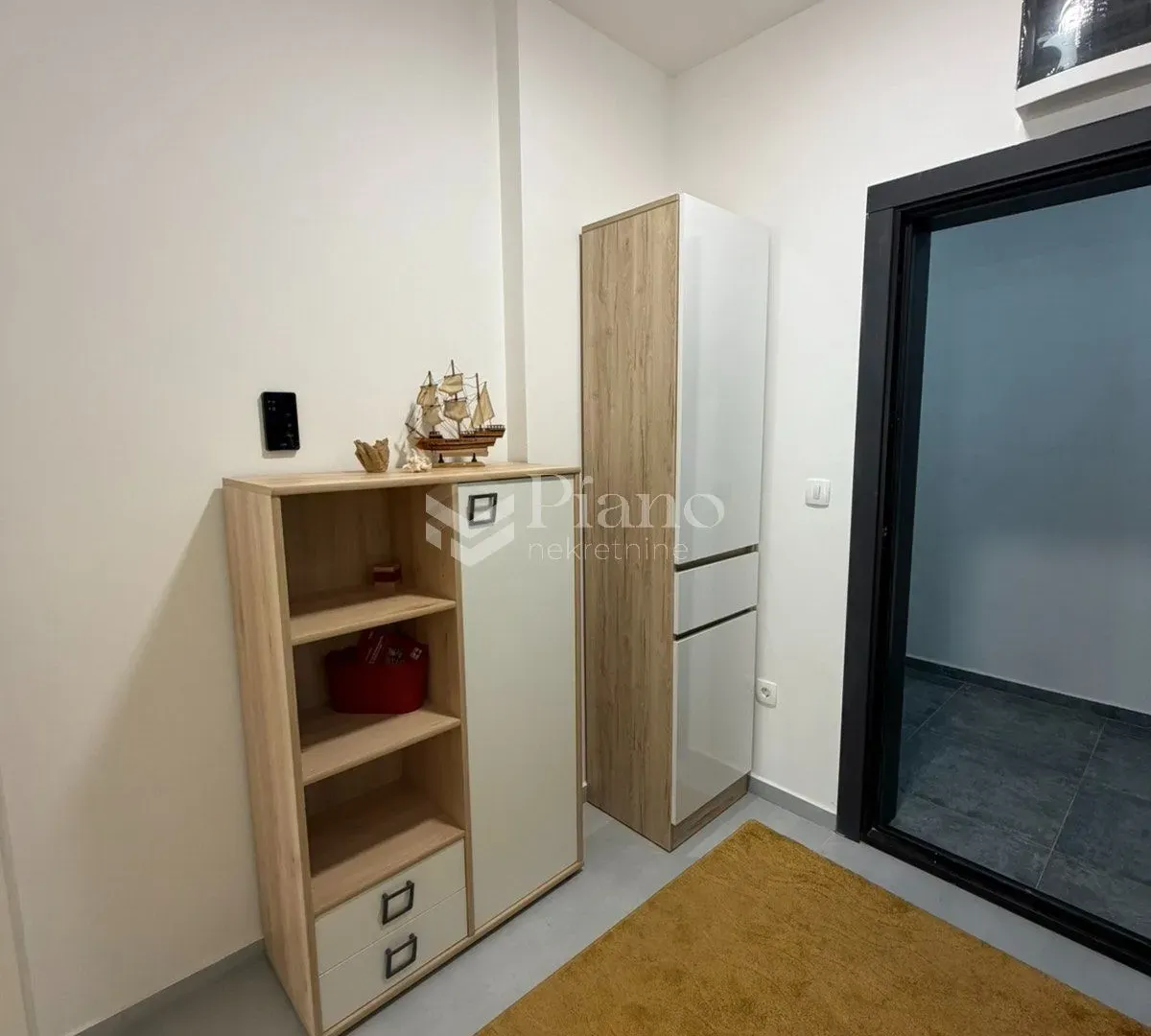 Izdavanje, jednosoban stan, 41m², Stari Aerodrom, Podgorica
