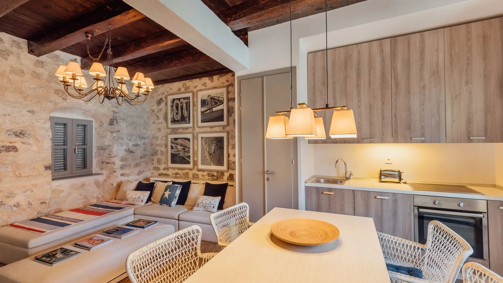 Izdavanje, kuća, 90m², Muo, Kotor