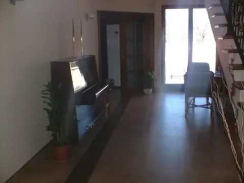 Rent, house, 380m², Tološi, Podgorica - image 2