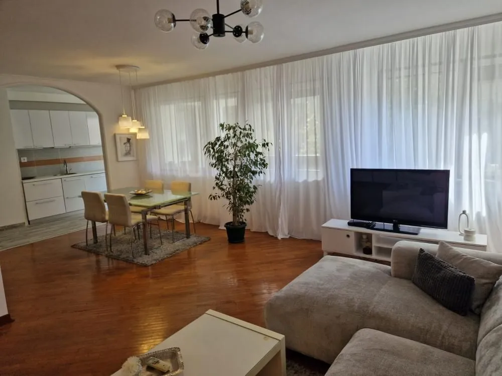 Izdavanje, četvorosoban stan, 100m², Vračar Hram, Vračar Sve Podlokacije