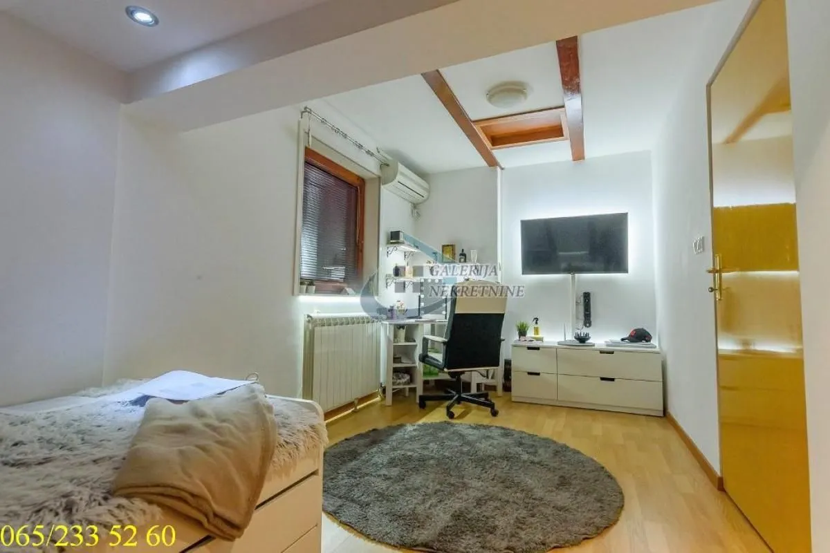 Sale, four bedroom apartment, 104m², Stari Grad, Beograd