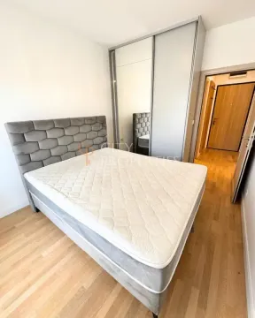 Furnished bedroom with a double bed and a built-in wardrobe. - image 2