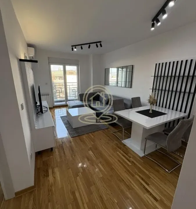 Izdavanje, dvosoban stan, 52m², Hala Pionir, Palilula Sve Podlokacije