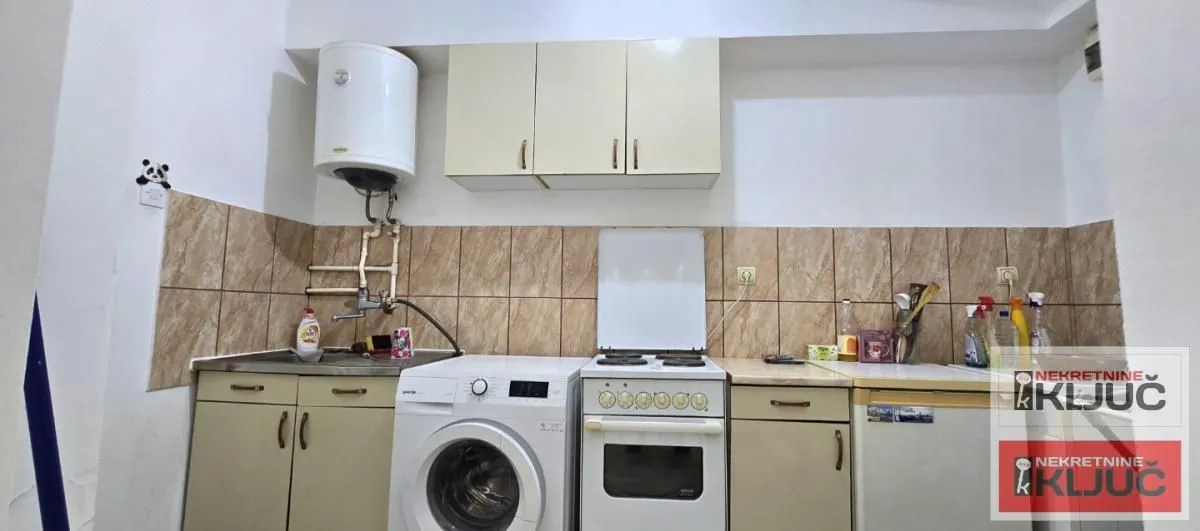 Izdavanje, jednosoban stan, 40m², Socijalno, Novi Sad Sve Podlokacije
