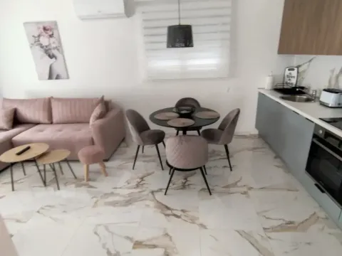 Izdavanje, jednosoban stan, 52m², Seljanovo, Tivat - image 1