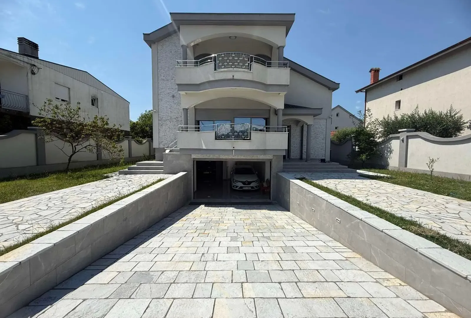 Rent, house, 320m², Podgorica, Crna Gora