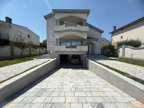 Izdavanje, kuća, 320m², Podgorica, Crna Gora - image 6