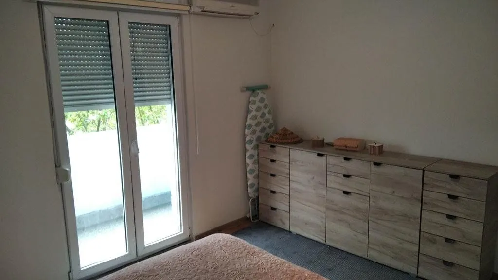 Izdavanje, dvosoban stan, 84m², Centar, Podgorica