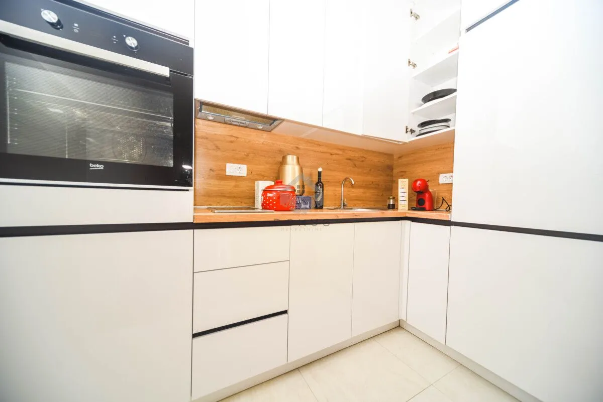 Izdavanje, jednosoban stan, 49m², Central Point, Podgorica
