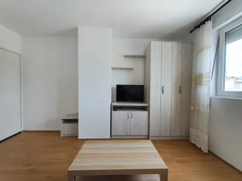Rent, studio apartment, 30m², Preko Morače, Podgorica - image 1