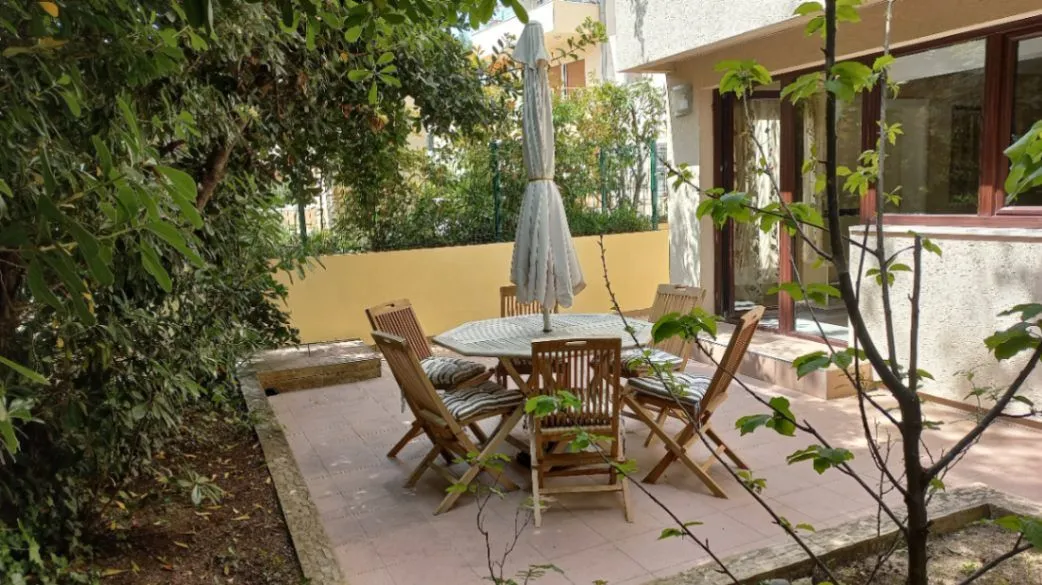 Izdavanje, jednosoban stan, 43m², Đenovići, Herceg Novi