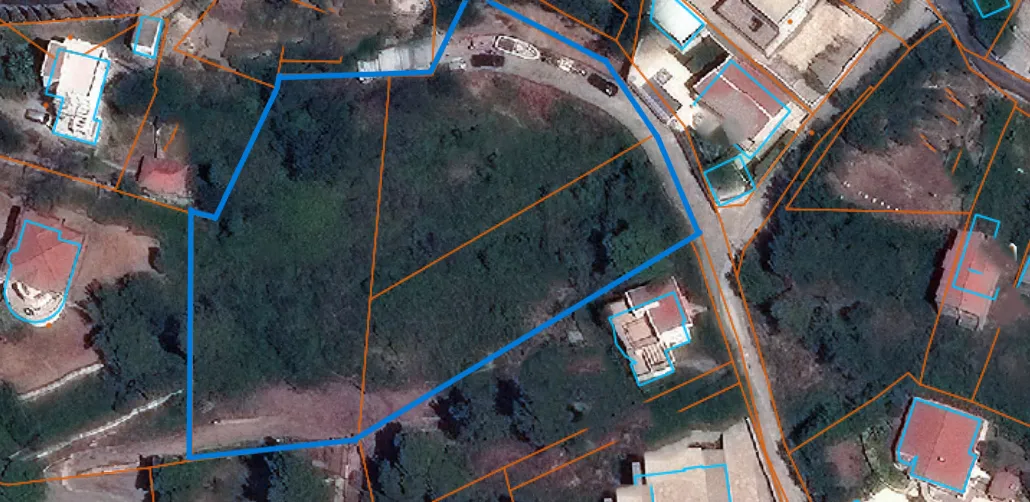 Katalastarski snimak lokacije sa označenim granicama parcele.