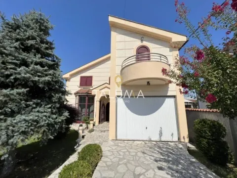 Izdavanje, kuća, 200m², Donja Gorica, Podgorica - image 1