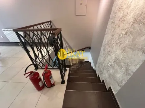 Prodaja, poslovni prostor, 42m², Kalenić Pijaca, Vračar Sve Podlokacije - image 7