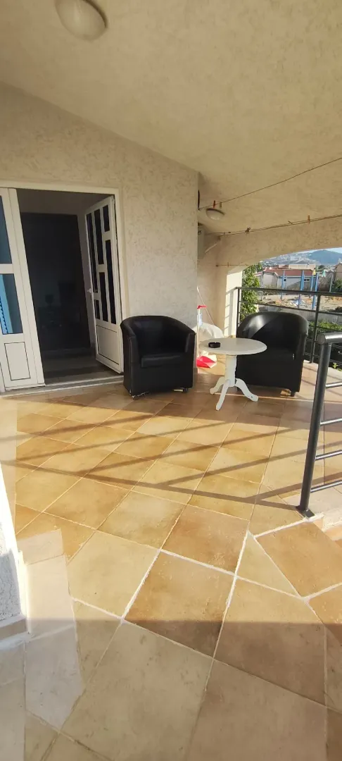 Spacious terrace with seating furniture and a view of the surroundings.