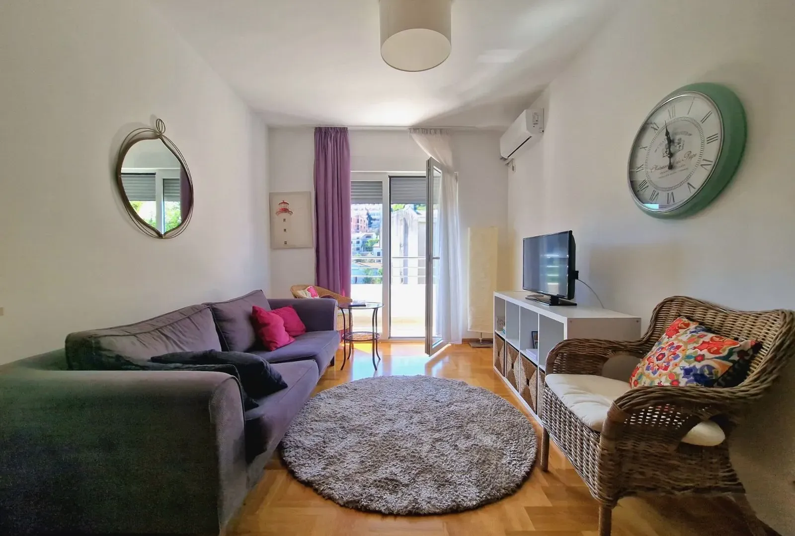Izdavanje, dvosoban stan, 54m², Budva, Crna Gora