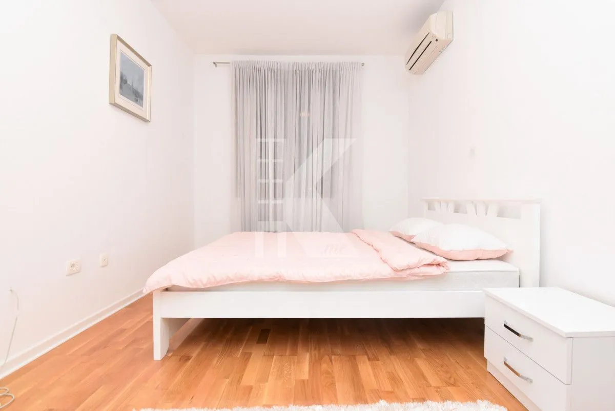 Izdavanje, dvosoban stan, 90m², Preko Morače, Podgorica