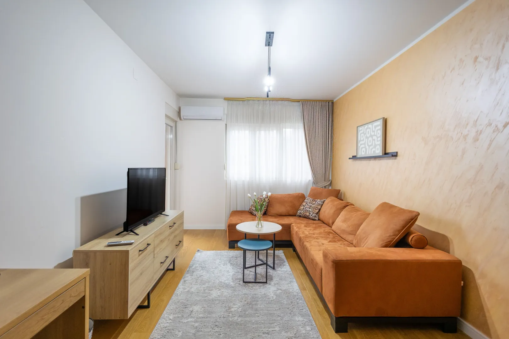 Izdavanje, jednosoban stan, 51m², Central Point, Podgorica