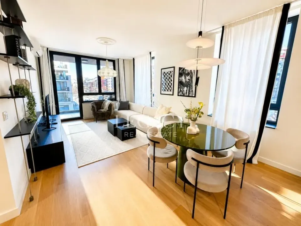 Izdavanje, trosoban stan, 77m², Savski Venac, Beograd