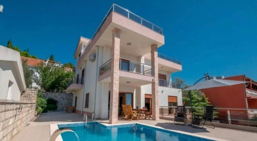 Prodaja, kuća, 500m², Centar, Bar