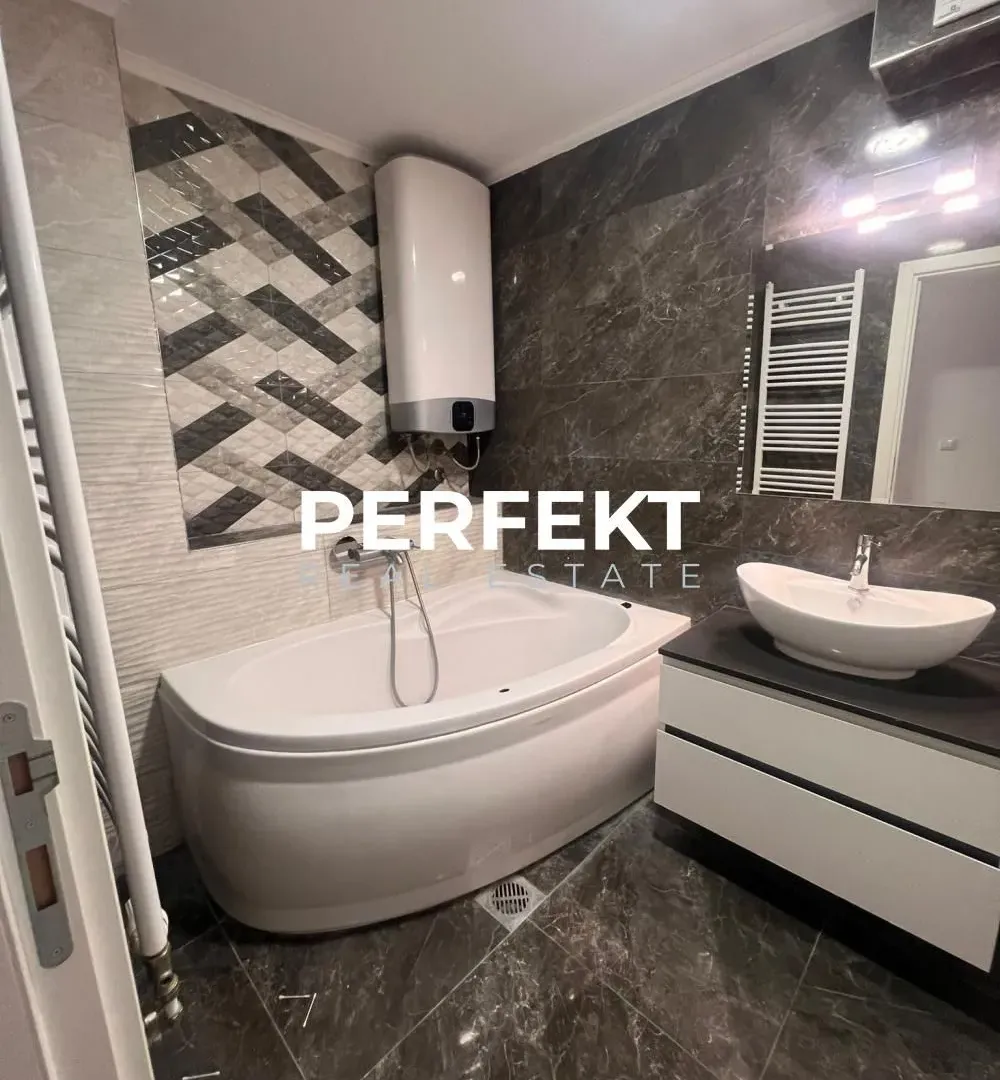Prodaja, trosoban stan, 89m², Centar, Pančevo