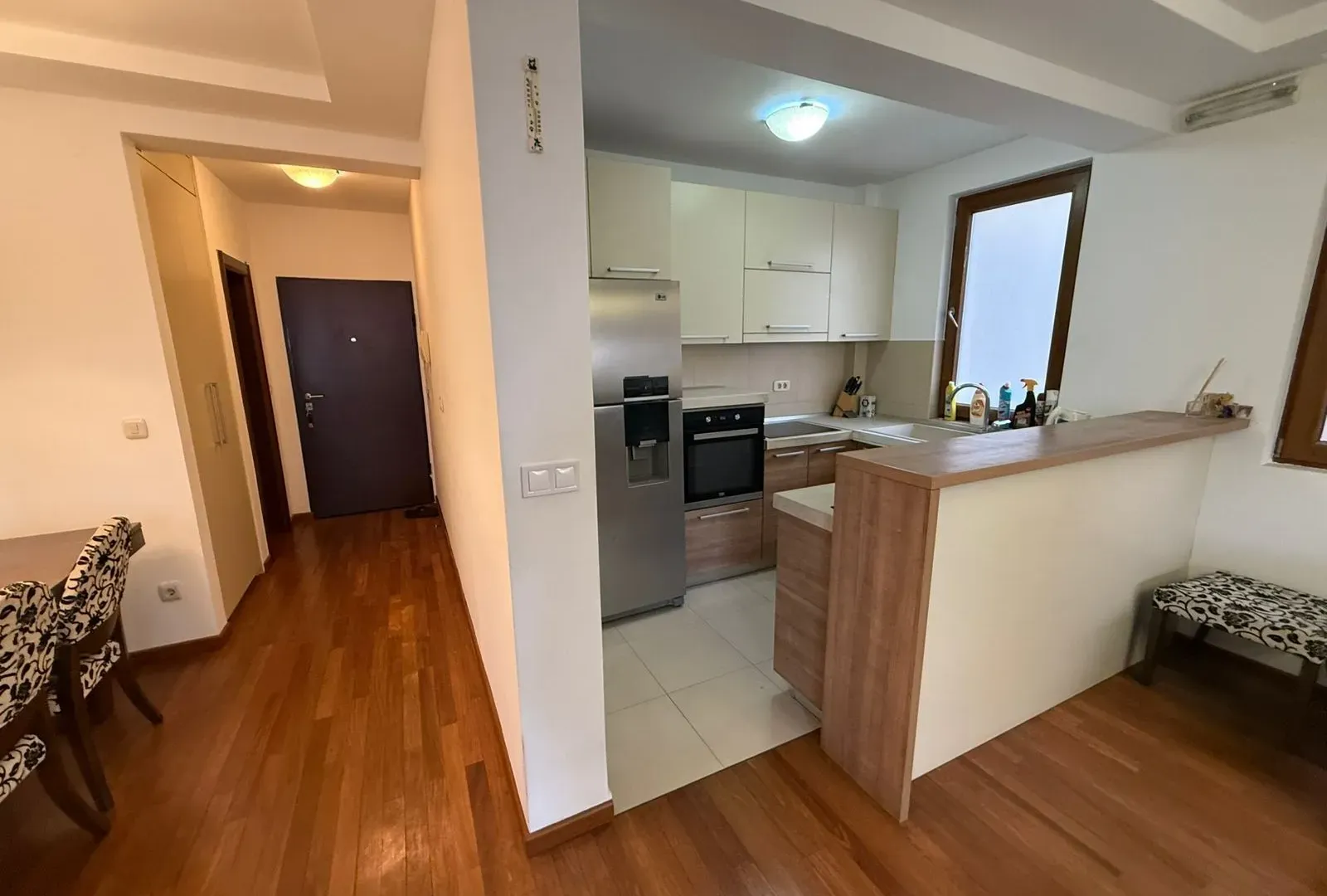 Izdavanje, dvosoban stan, 71m², Centar, Budva