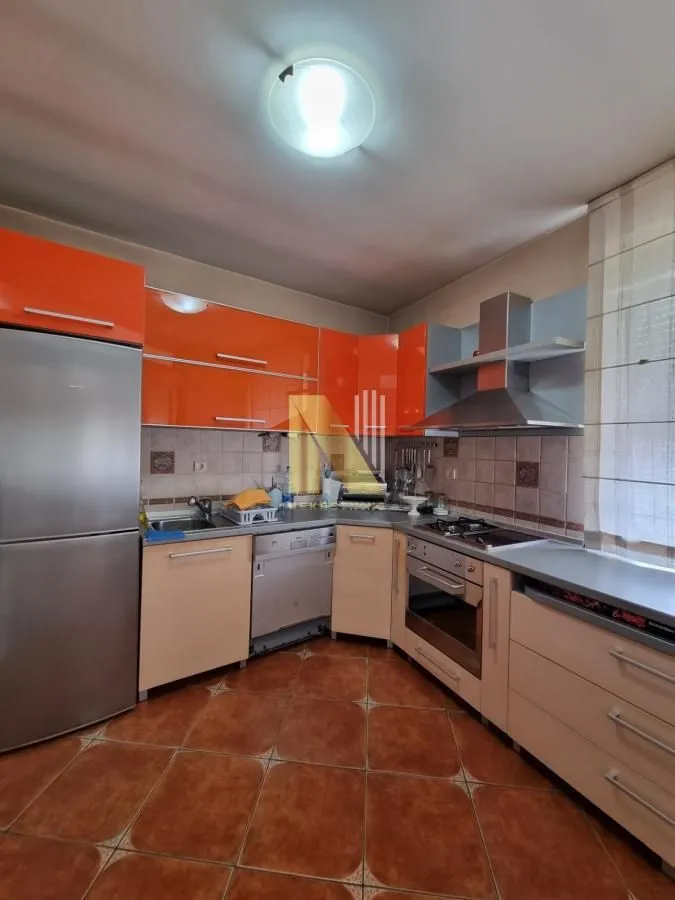 Izdavanje, četvorosoban stan, 210m², Telep, Novi Sad Sve Podlokacije