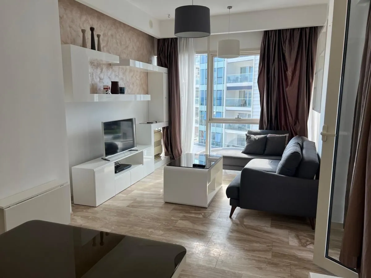 Izdavanje, jednosoban stan, 63m², Budva, Crna Gora