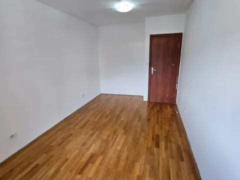 Prodaja, jednosoban stan, 45m², Stari Aerodrom, Podgorica - image 2